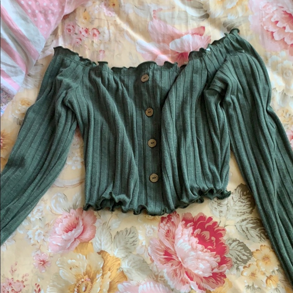 Off the shoulder long sleeve crop top